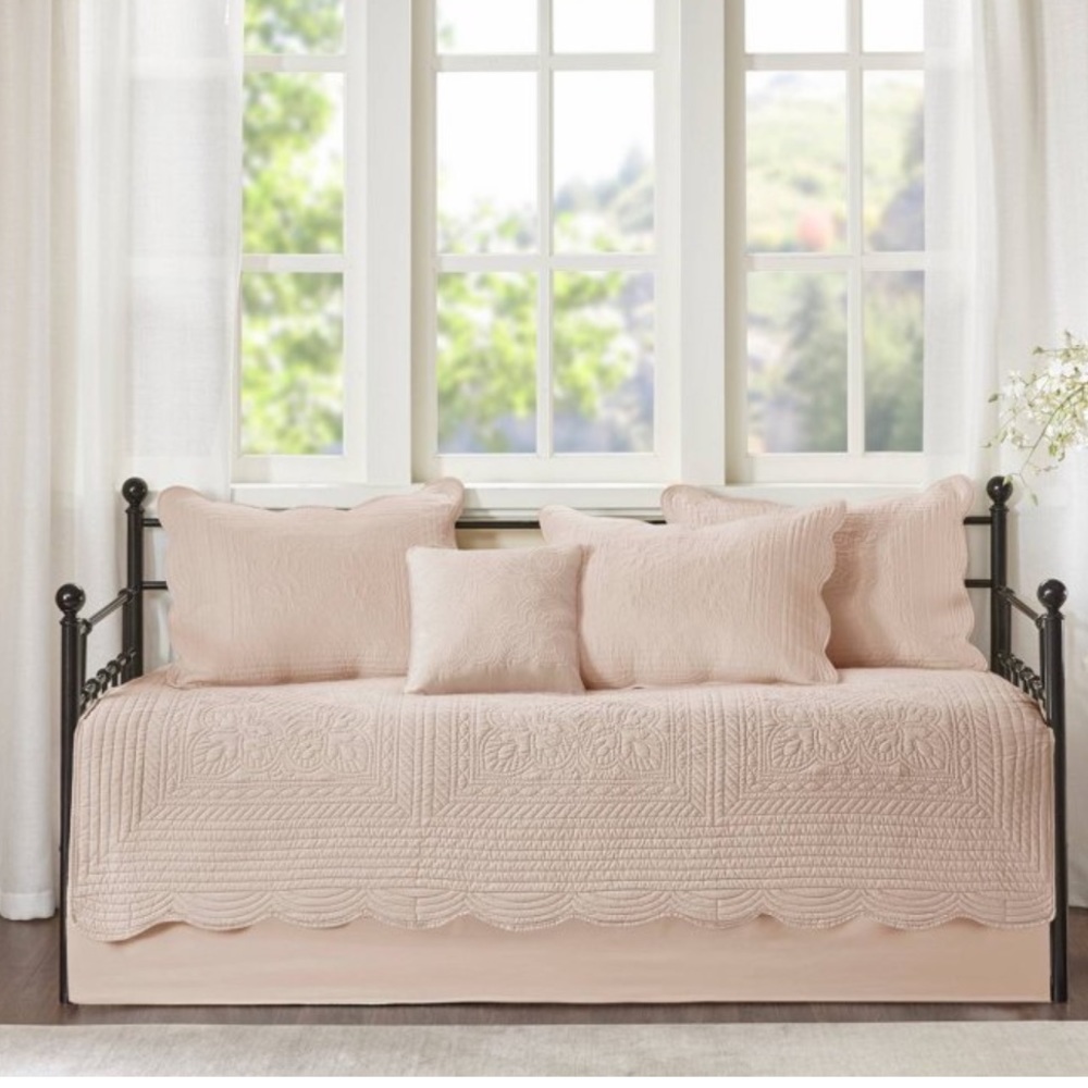 MADISON PARK NWT Genoa daybed 6pc reversible scallop edge daybed cover -twin
